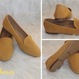 ***NWOB** White Mountain (Size 6.5) Women’s SlipOn